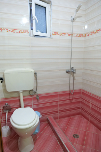 Bathroom 4, Hotel Rixhi, Sarandës