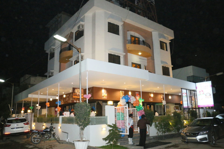Exterior & Views