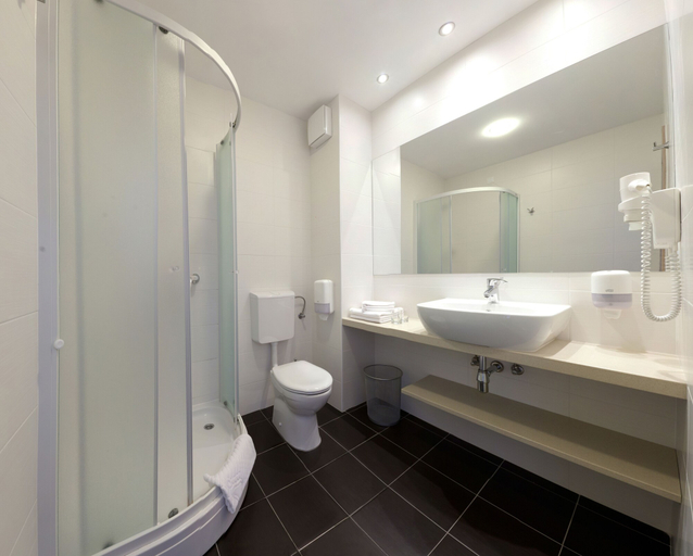 Bathroom 5, Hotel Adria - Dubrovnik, Dubrovnik