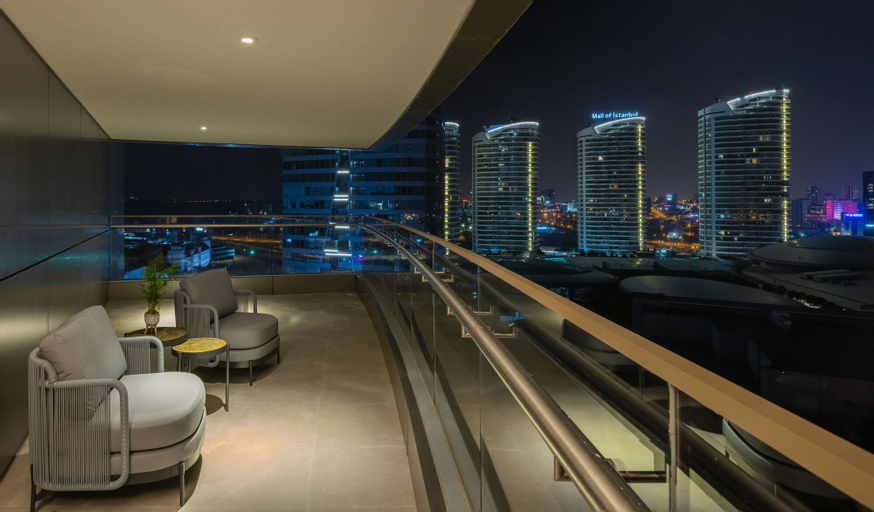 Exterior & Views 30