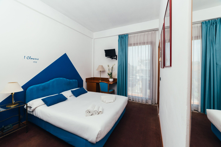 Bedroom 4, Arcangelo Roof Hotel, Rimini