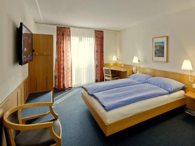Bedroom 5, Good Night Inn, Brig