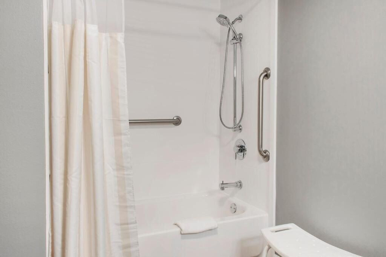 Bathroom 5, Escape Inn Hershey, Dauphin