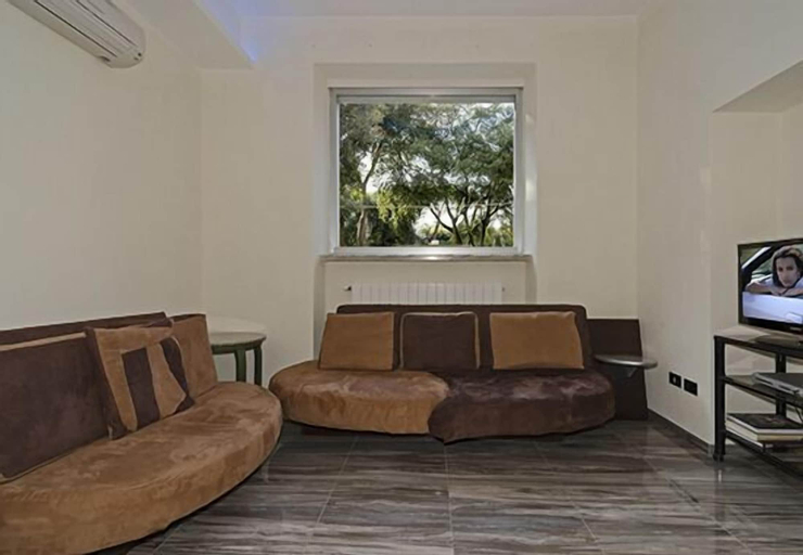 Public Area, Hotel Roma, Massa Carrara