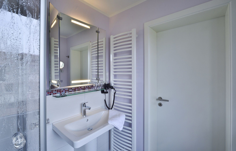 Bathroom 5, Hotel Wandersleben, Gotha