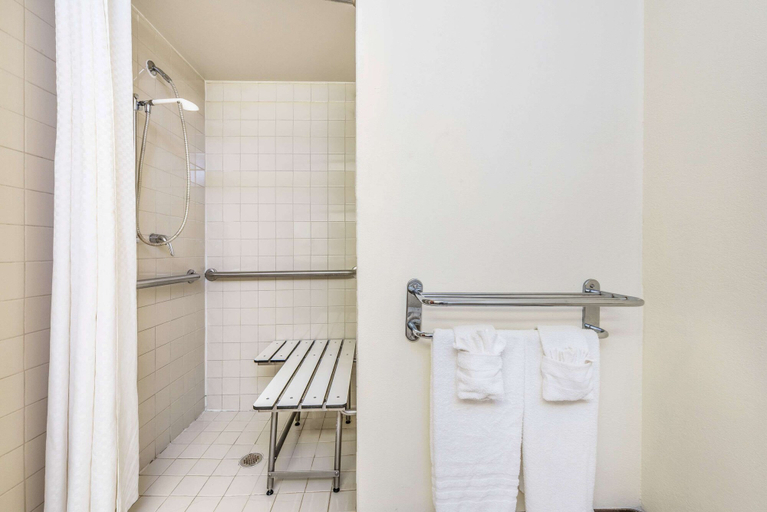 Bathroom 4, Super 8 by Wyndham Denton, Denton