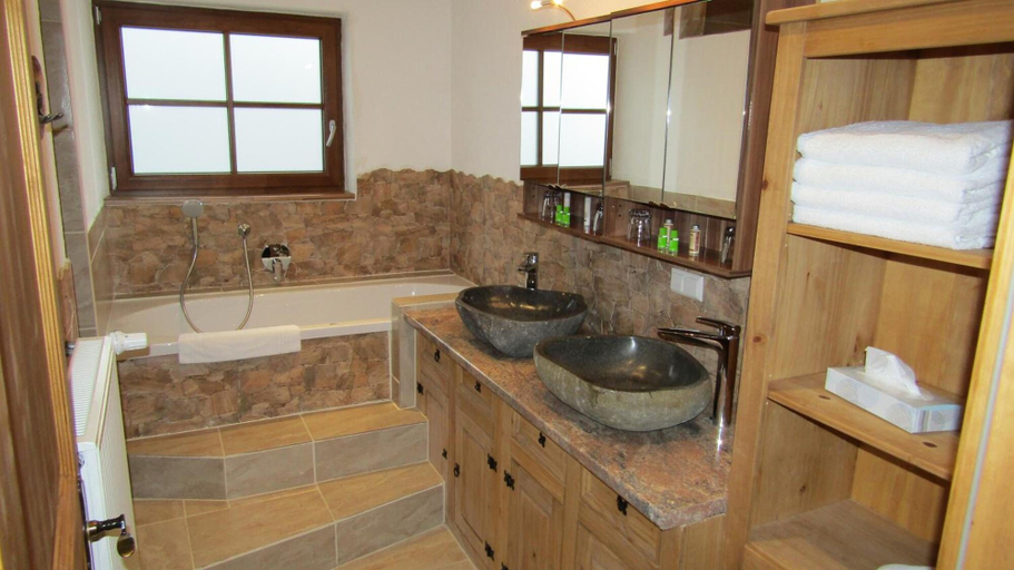 Bathroom 5, Allgäuer Kräuteralm, Oberallgäu