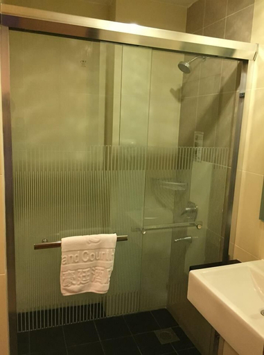 Bathroom 4, Grand Court Hotel, Hilir Perak