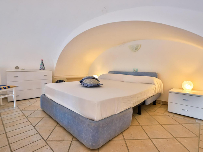 Bedroom 4, The Window to the sky, Salerno