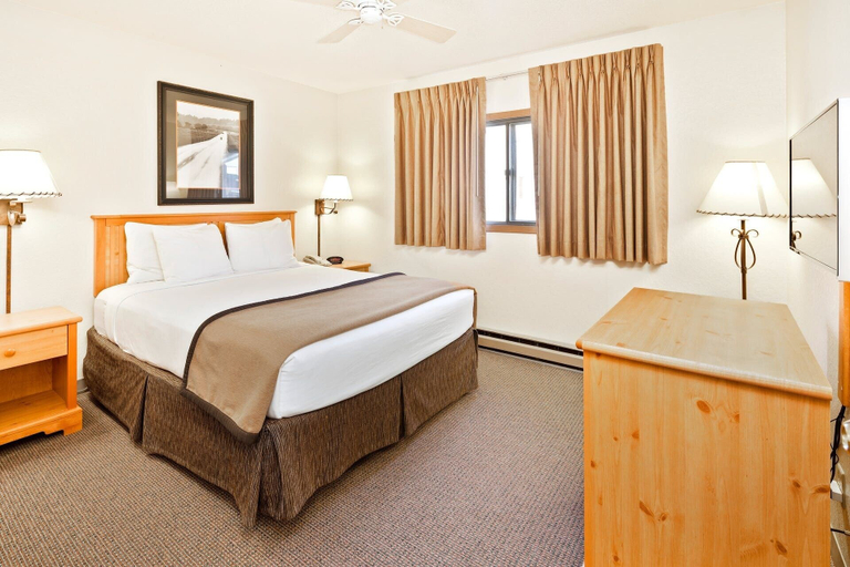 Bedroom 3, Black Hills Luxury Suites, Pennington