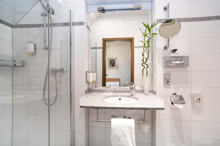 Bathroom 4, UNO Hotel Posthof Saarlouis by ANS, Saarlouis