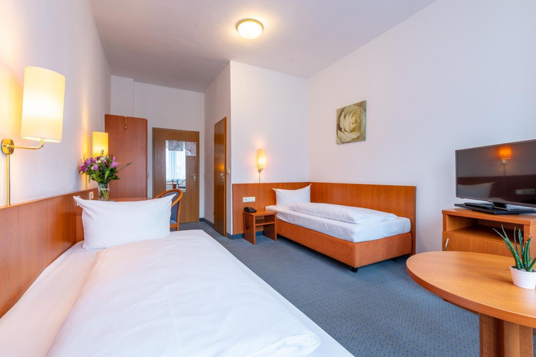 Bedroom 3, TRIP INN Hotel Schumann, Düsseldorf