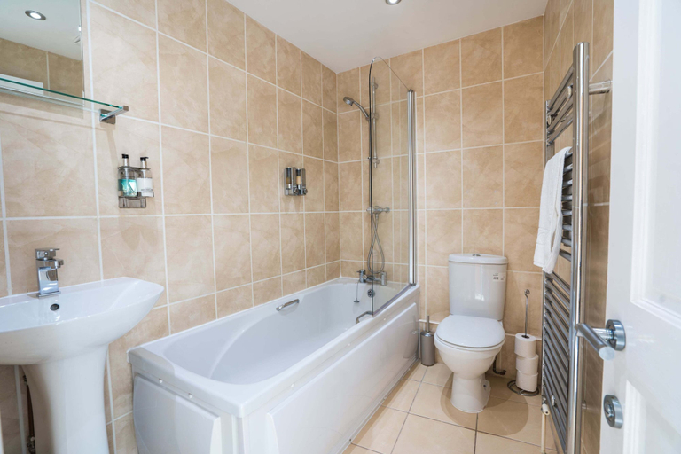 Bathroom 3, Astor House, Torbay