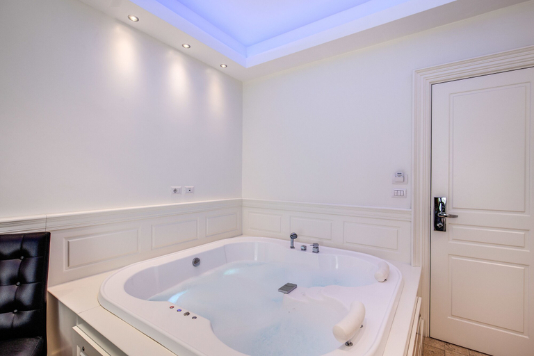 Bathroom 5, Hotel dei Quiriti Suite, Rome