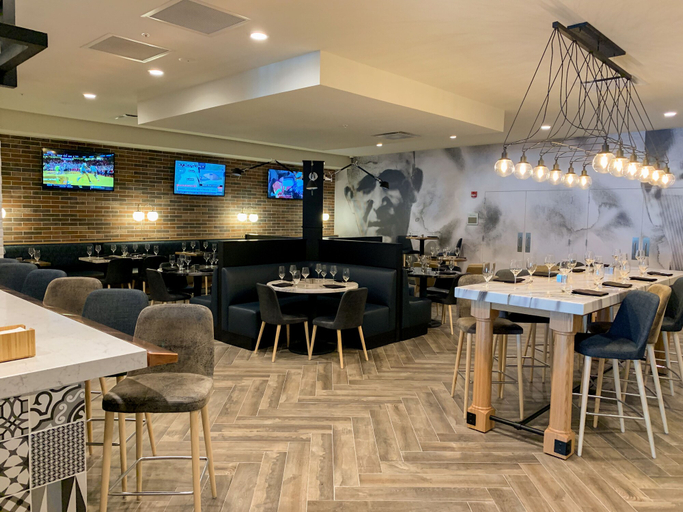 Food & Drinks 4, Delta Hotels by Marriott Green Bay, Brown