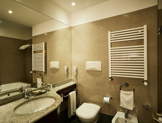 Bathroom 5, Meditur Hotel Bologna, Bologna