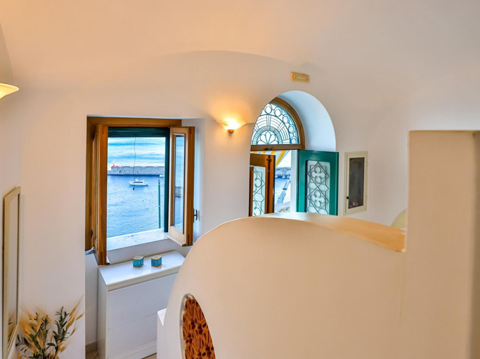Bedroom 2, The Window to the sky, Salerno