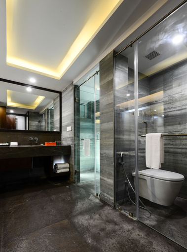 Bathroom 5, Howard Johnson by Wyndham Kolkata, North 24 Parganas