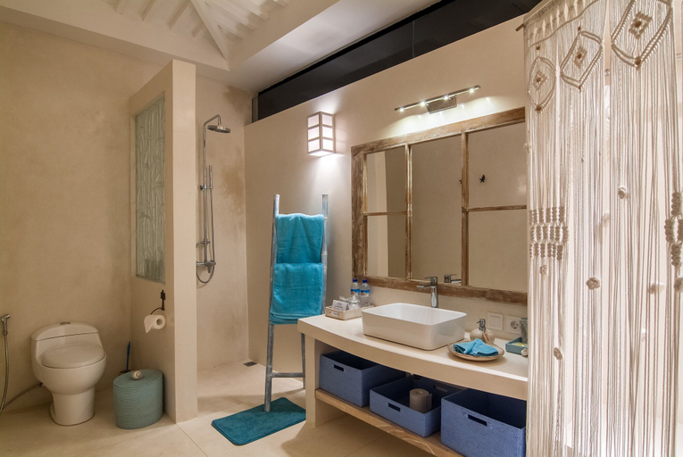 Bathroom 4, De'Coco Villa, Lombok