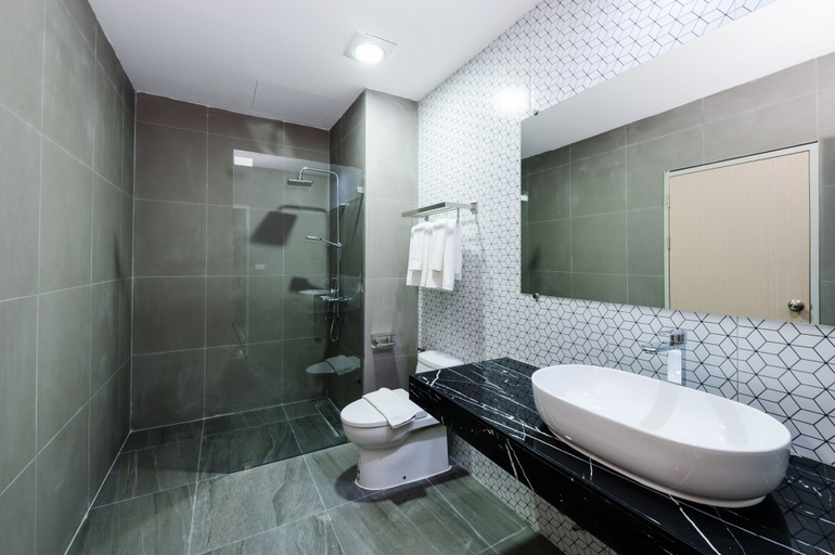 Bathroom 4, College Haus, Ratchathewi