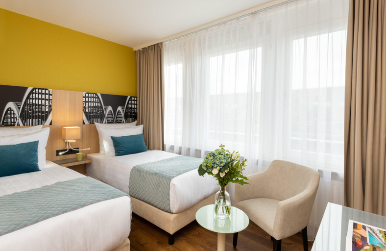 Bedroom 4, Leonardo Hotel Hamburg Elbbruecken, Hamburg