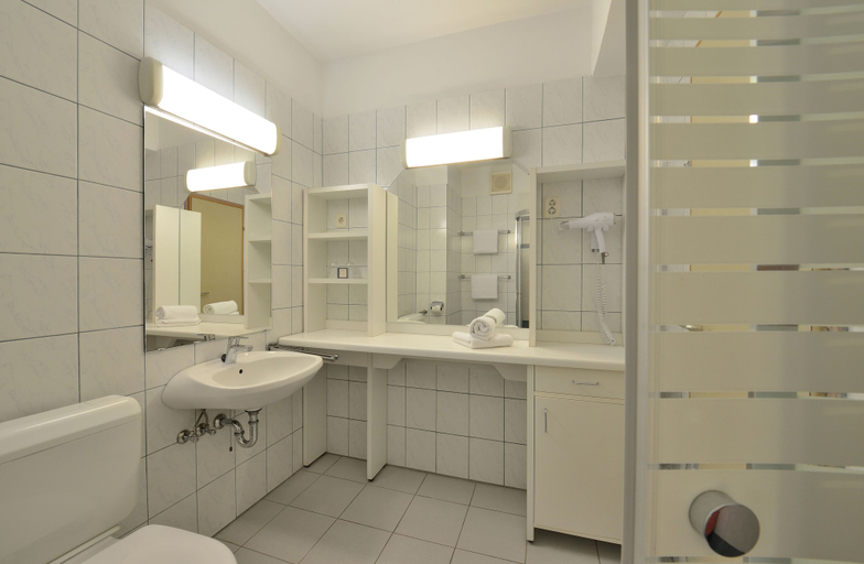 Bathroom 5, Hotel Marina, Balatonfüred