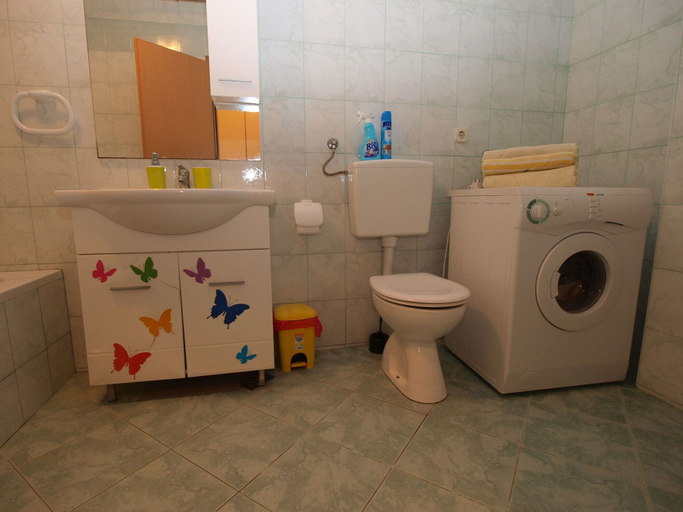 Bathroom 3, Apartment 958, Pula