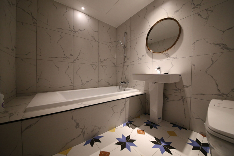 Bathroom 5, Ninespot Hotel, Daedeok