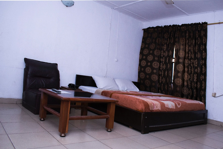 Bedroom 4, Day By Day Hotel, Alimosho