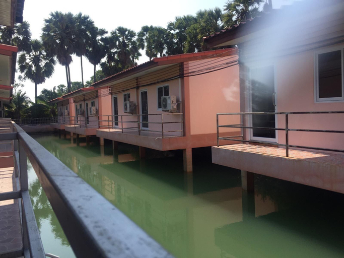 Palm Payom Village Resort, Ranot