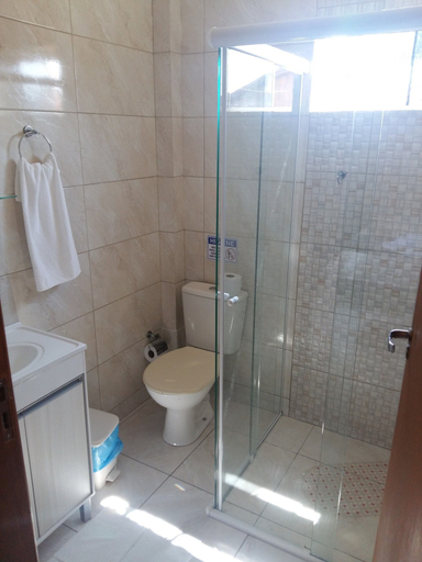 Bathroom 5, Hotel Rochamar, Penha