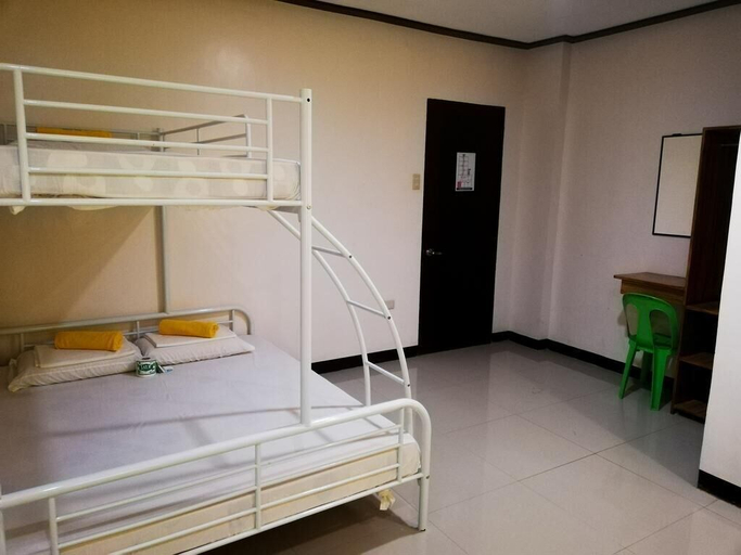 Bedroom 5, ROEXCIN Tourist Inn, Claver