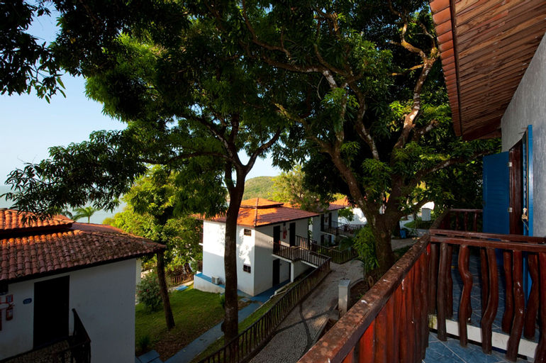 Exterior & Views 30