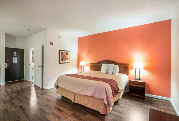Bedroom 2, Budgetel Inns & Suites - Atlanta Galleria Stadium, Cobb