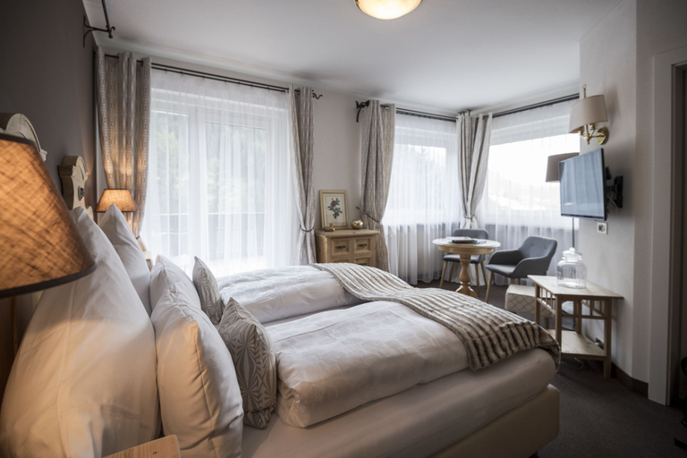 Bedroom 3, Alpstay - Chalet Hotel Hartmann - Adults Only, Bolzano
