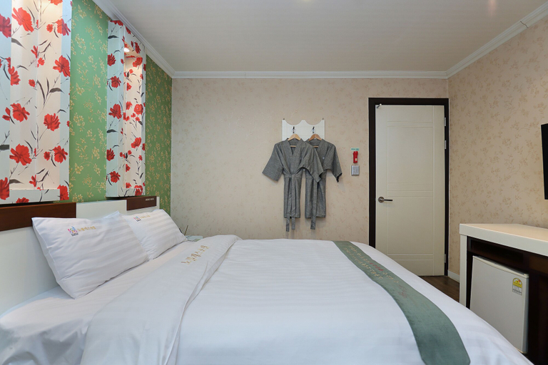 Bedroom 4, Suncheon Noblesse Hotel, Suncheon