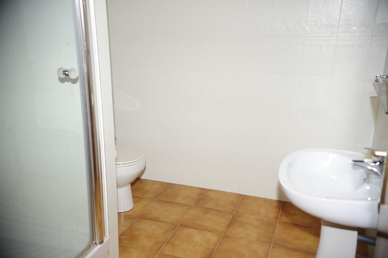 Bathroom 3, Deusol 3000