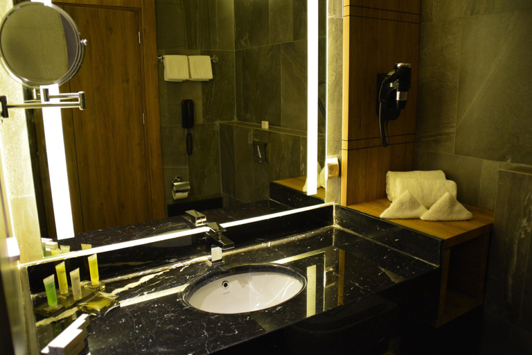 Bathroom 4, Monarch Hotel Amman, Salt