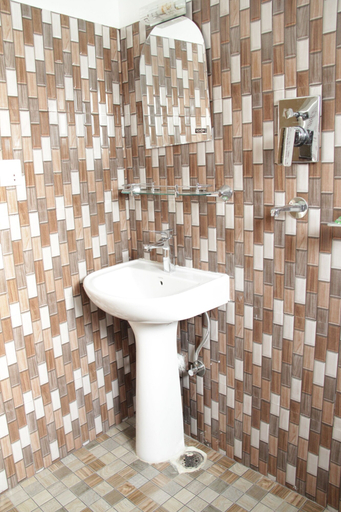 Bathroom 3, Hotel Brothers Inn, Gandaki