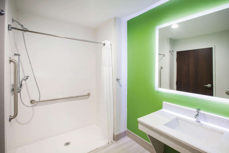 Bathroom 4, La Quinta Inn & Suites by Wyndham Owasso, Tulsa