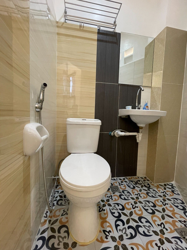 Bathroom 4, OYO 685 K Fortune Apartelle, Lapu-Lapu City