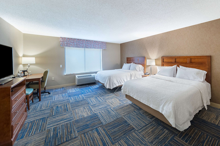 Bedroom 3, Hampton Inn Greenfield, Hancock
