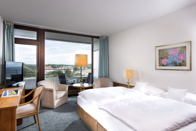 Bedroom 4, Maritim Strandhotel Travemünde, Lübeck