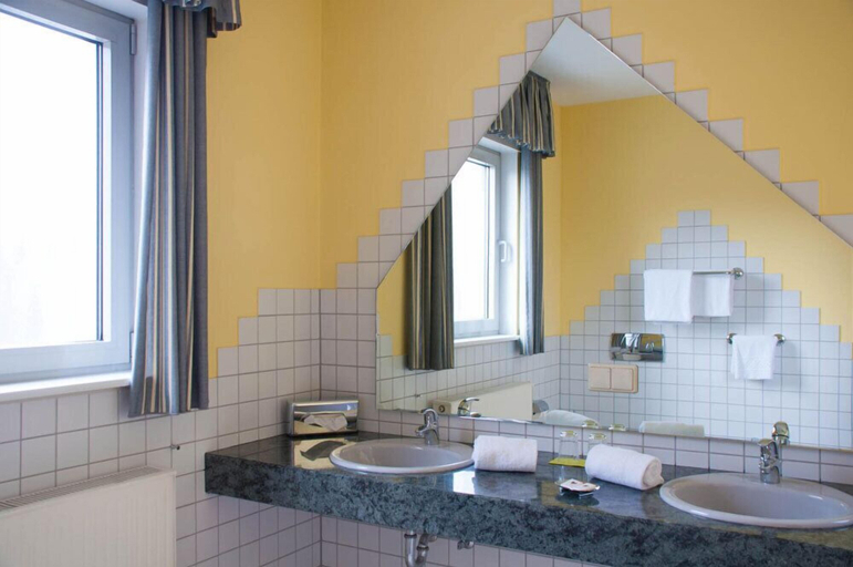 Bathroom 4, Hotel Stadt Püttlingen, Regionalverband Saarbrücken