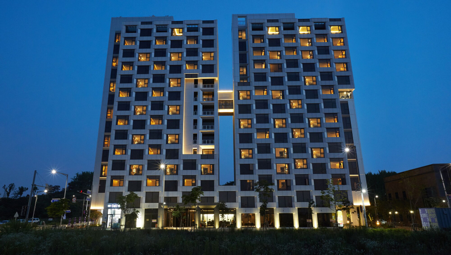 Royal Emporium Incheon Airport Hotel, Jung
