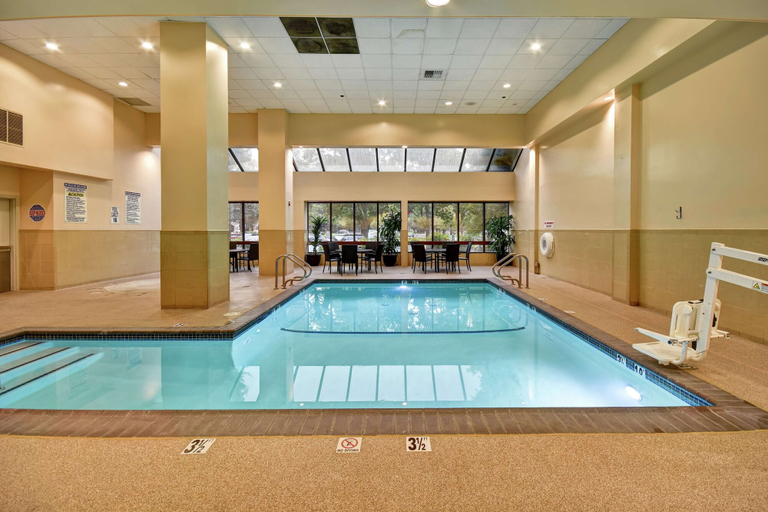 Sport & Beauty 3, Embassy Suites by Hilton Santa Clara Silicon Valley, Santa Clara