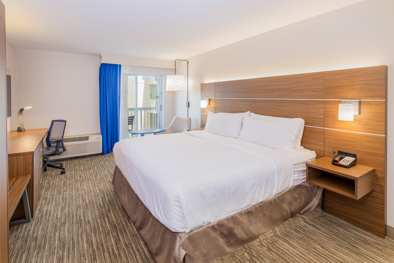 Bedroom 5, Holiday Inn Express ORANGE BEACH-ON THE BEACH by IHG, Baldwin
