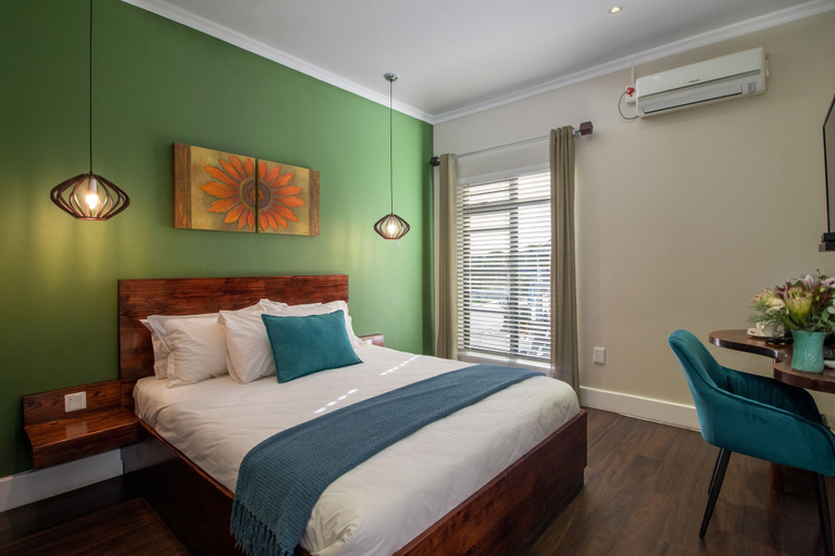 Bedroom 4, My Pond Hotel, Cacadu