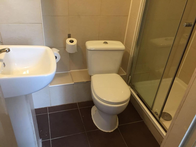 Bathroom 3, Glasgow House, Glasgow