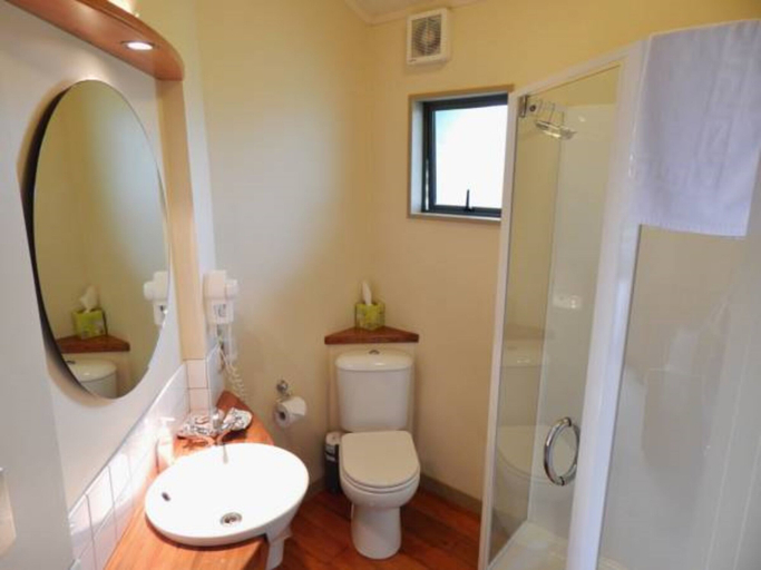 Bathroom 4, Omau Settlers Lodge Motel, Buller